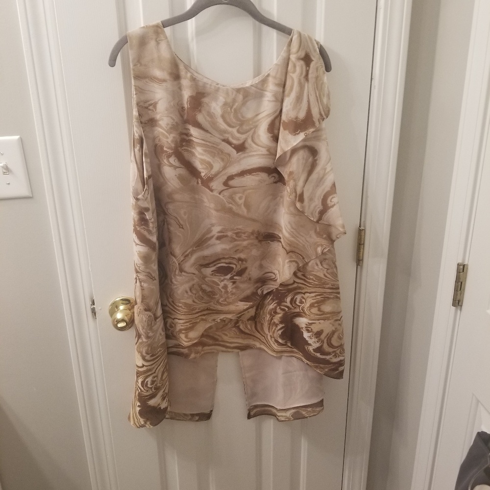22/24 New/Never Worn/No Tag Sleeveless Top